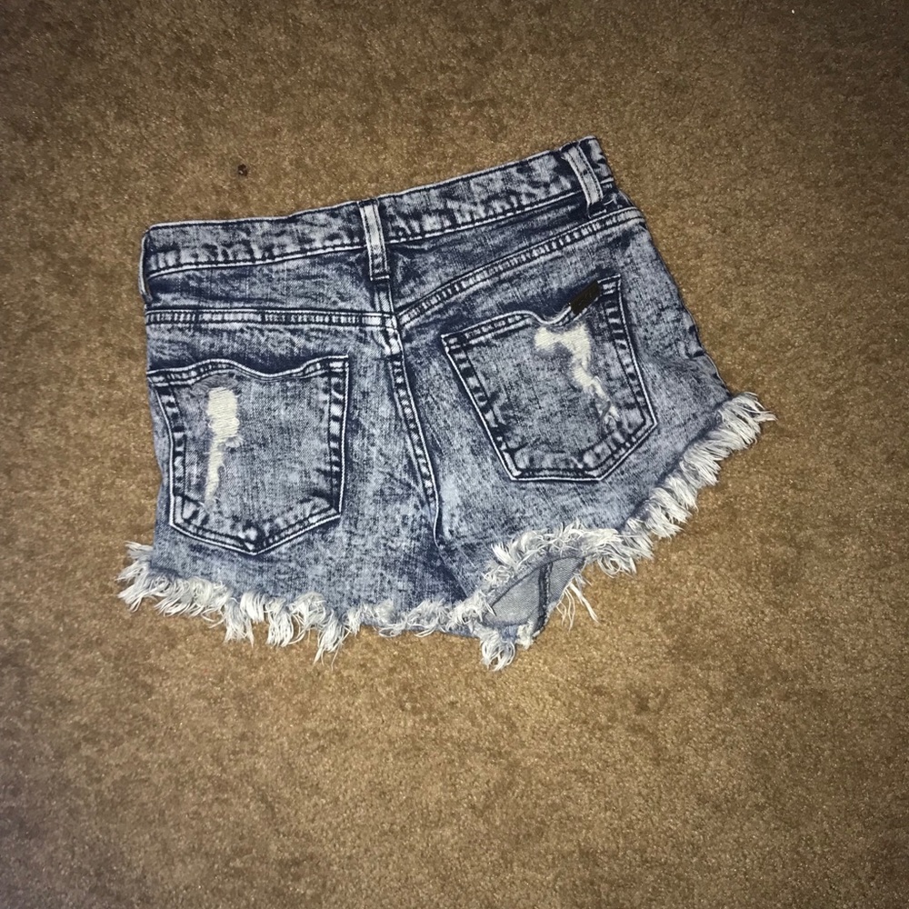 Shorts - Picture 3 of 4